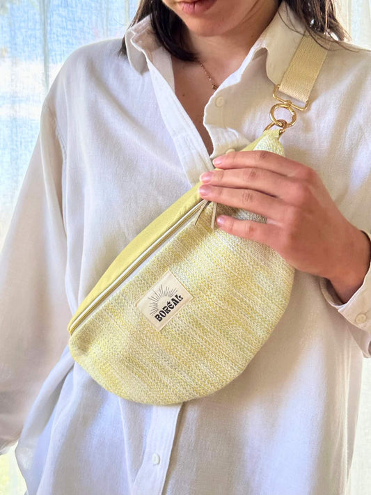 Sac banane vert pour femme printemps, en laine et coton, fabriqué en France.