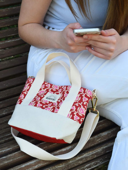 Sac à bandoulière en coton beige avec un imprimé fleuri rose, Boréal.