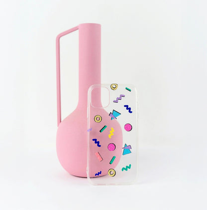 Stickers années 80 collés sur une coque de téléphone.