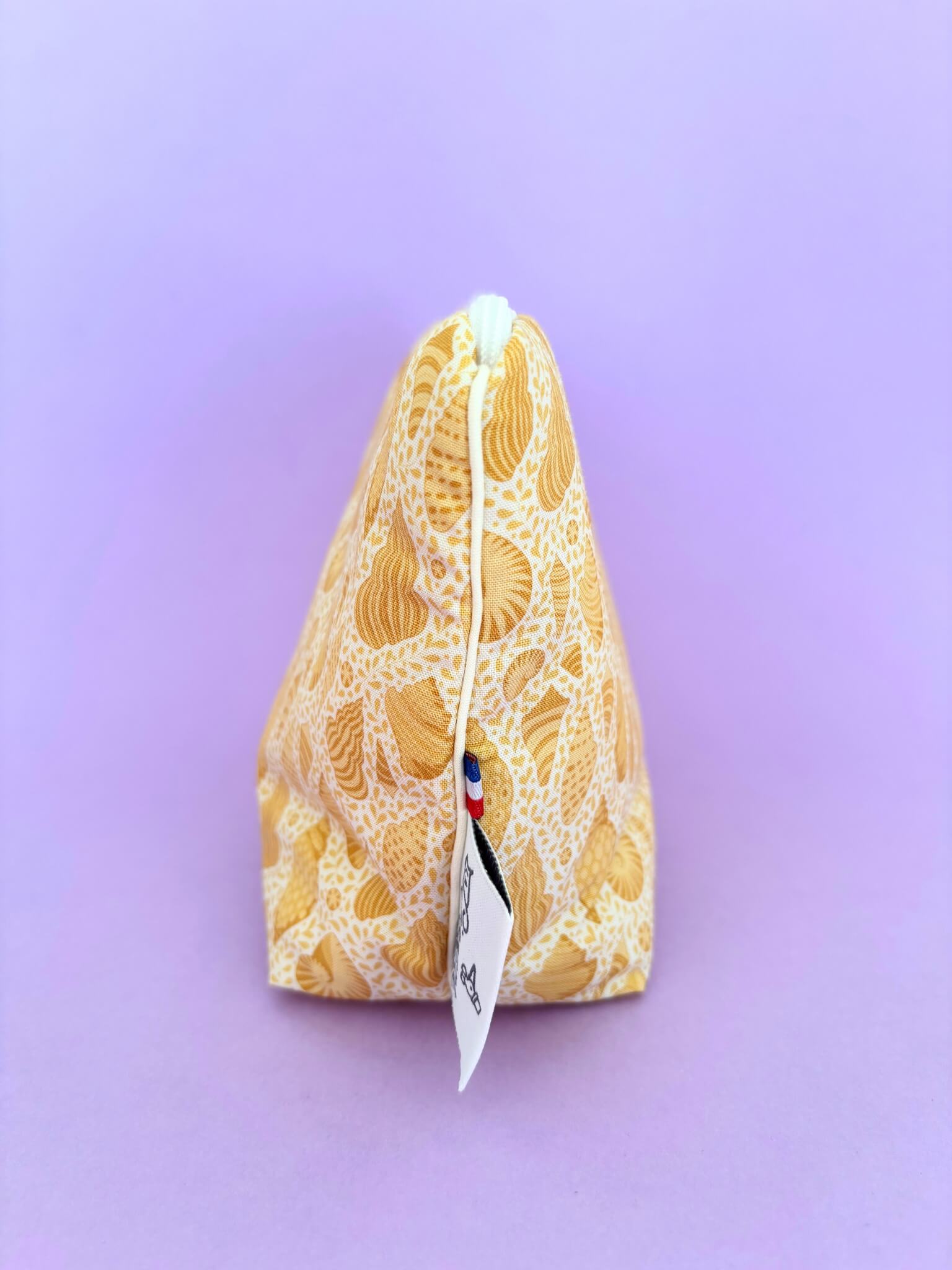 trousse de toilette pour femme avec des coquillages jaunes
