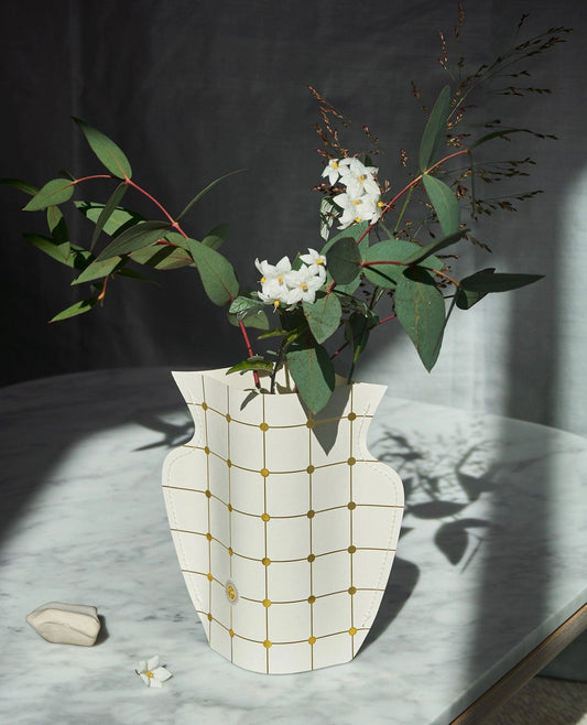 Vase en papier blanc et doré, Octaevo, idée cadeau déco petit prix.
