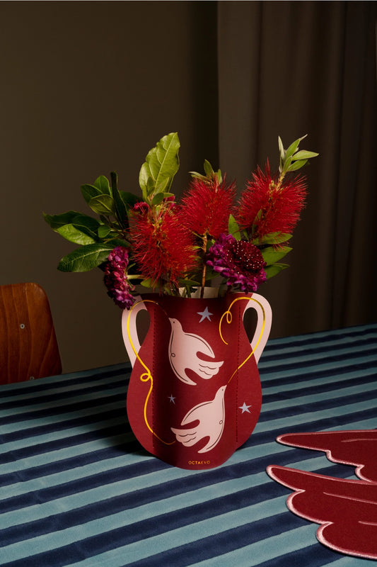 Vase en papier bordeaux, Octaevo, idée cadeau déco à petit prix.