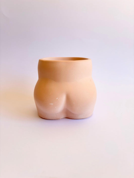 vase en forme de fesse artisanal