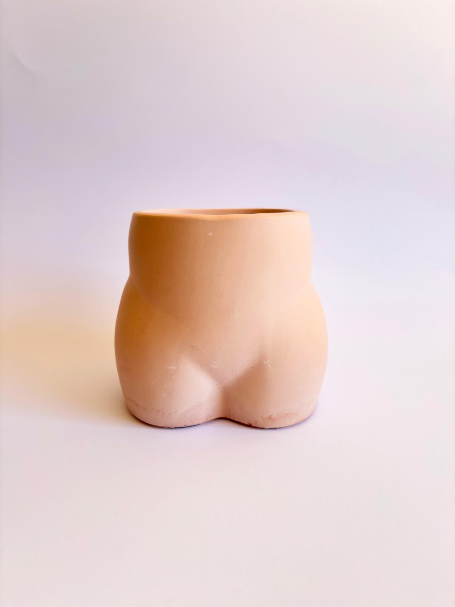 vase en forme de fesse artisanal